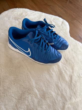 Tenisky sálovky, nike,38