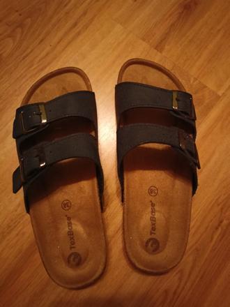 Nenošené pantofle, 38