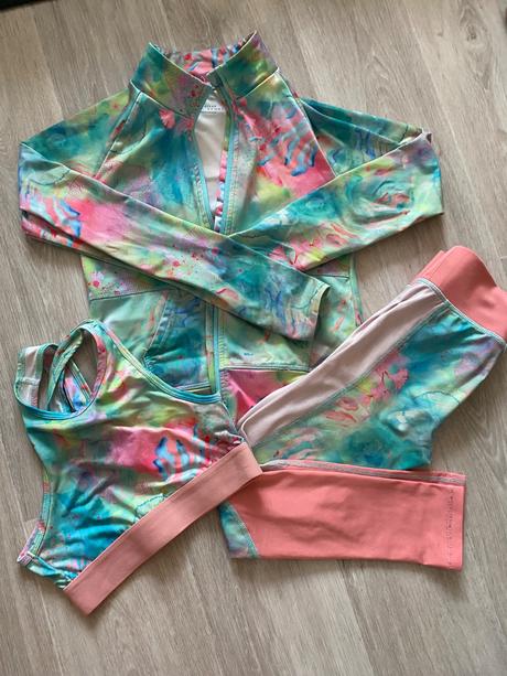 Souprava na cviceni, 128