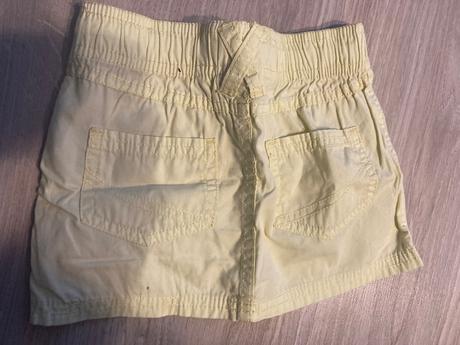 Žlutá sukně, lupilu,86