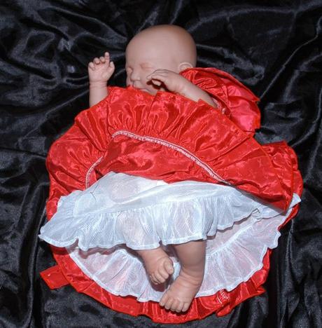 Červené slavnostní volánkové šaty, 68