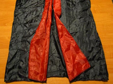 Karnevalový  kostým - černý plášt vel 140, 