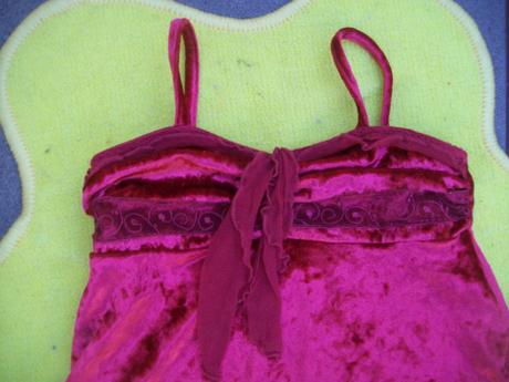 Sametové šaty, next,110