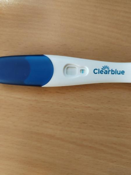 Zkušenosti s těhotenským testem Clearblue a Dr. Max