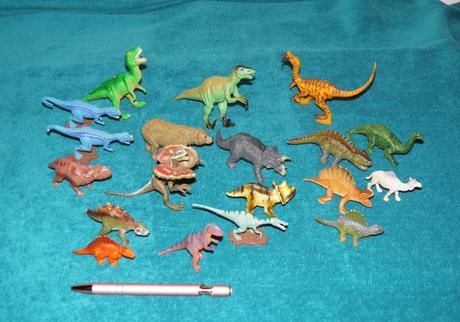 Sbírka dinosaurů, sv.velbloud, medvěd a hroch,