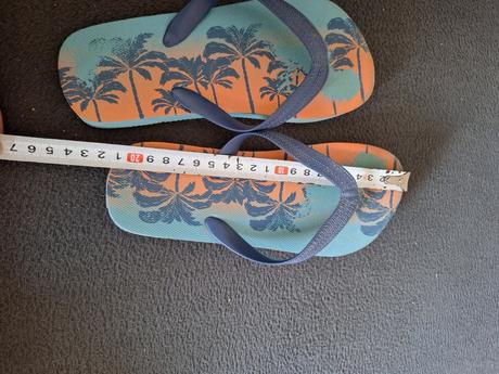 Chlapecké žabky vel asi .32, 32