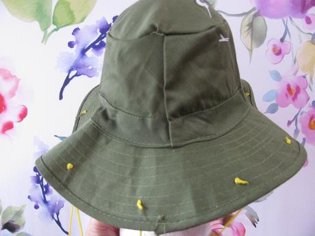 Kostým-khaki australský klobouk,