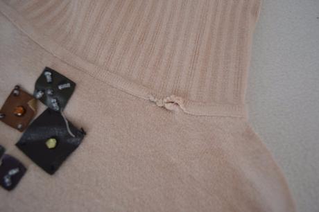 Béžový rolák s aplikací, 40