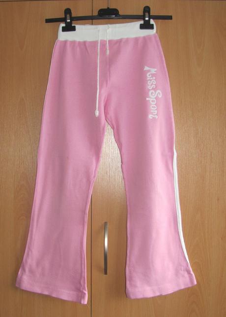 Růžové tepláky, 128