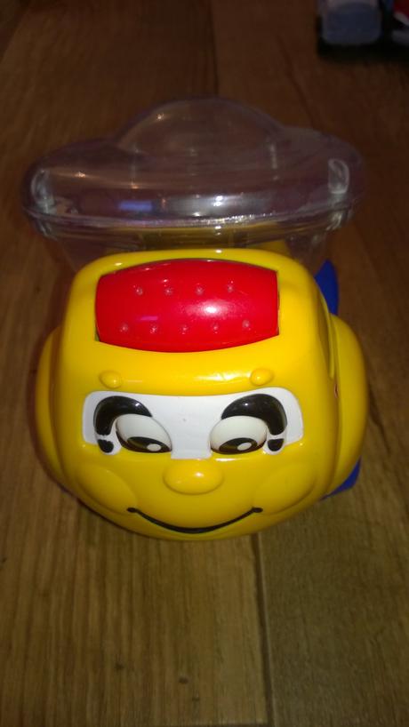 Auto s kuličkami fisher price,