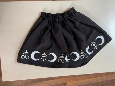 Ghotic/witch krátká sukně, vel m i méně, vada naže, m