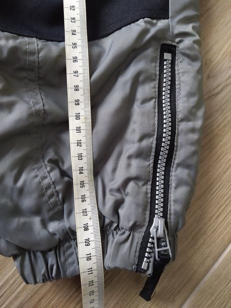 Černá kombinéza, 128