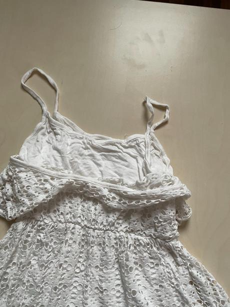 Bílé děrované šaty/top se spodničkou, vel bebí neb, xs