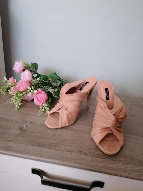 Pudrové pantofle, 36