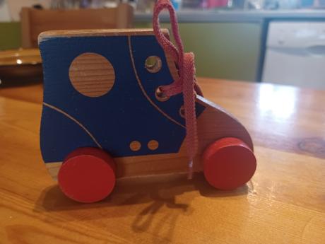 Provlékačka + trénink zavazování tkaniček,