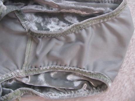 Krásný elastický mátový velurový gymnastický dres, 122