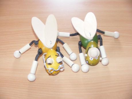 Dvě dřevěné závěsné hračky, 