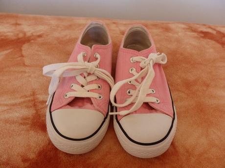 Růžové tenisky, 34