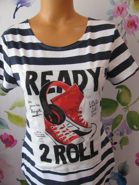 Krásné pružné mini šaty s teniskami a kapsami, m