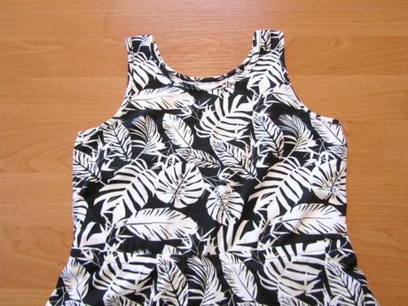 Dívčí šatičky vel 146-152, 152