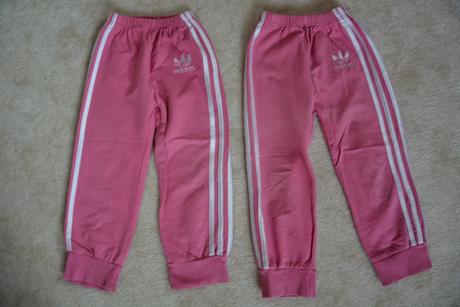 2x tepláky - třeba pro dvojčata, 110