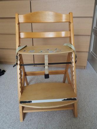 Rostoucí židle s pultíkem a pásy,