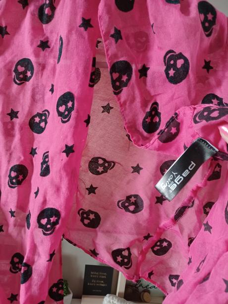 Kruhová šála šátek nákrčník s lebkami, takko,158