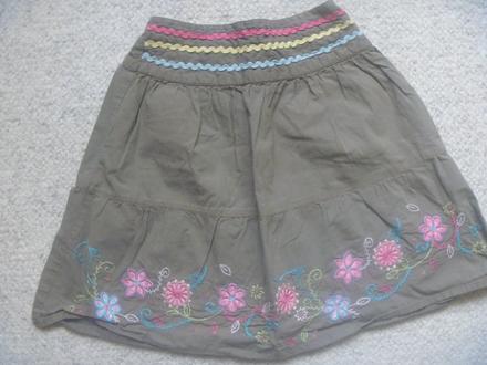 Khaki sukně s kytičkami zn. nafnaf junior vel. 110, naf naf,110