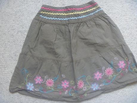 Khaki sukně s kytičkami zn. nafnaf junior vel. 110, naf naf,110