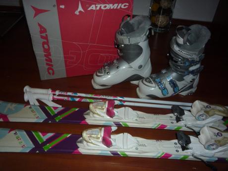 Lyžařský set - lyžáky atomic 25, lyže rossignol 13, atomic,130-139 cm