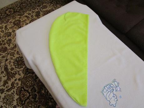 Pěkný froté turban na vlasy, fosforově zelený,