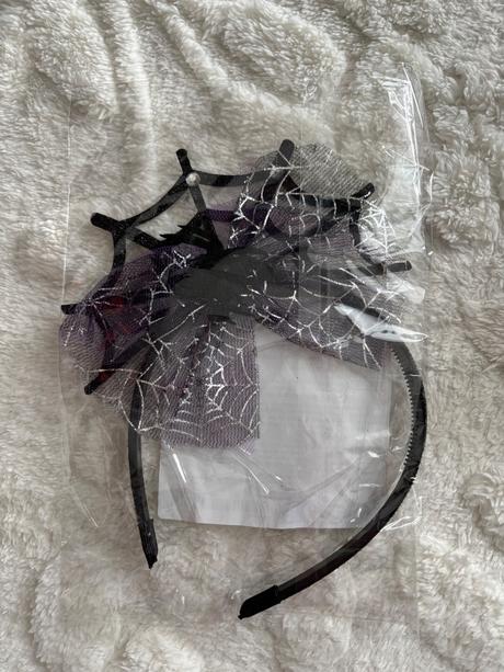 An26 /kostým čarodějnice s čelenkou - v.6/8 let, 