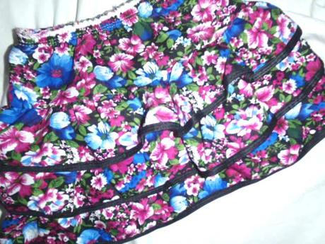 Překrásná volánková květovaná sukně, girl2girl,92