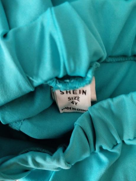 Kraťasy zn. shein vel.104, 104