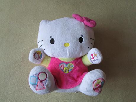 Pěkná heboučká plyšová hello kitty, mluví a zpívá, 