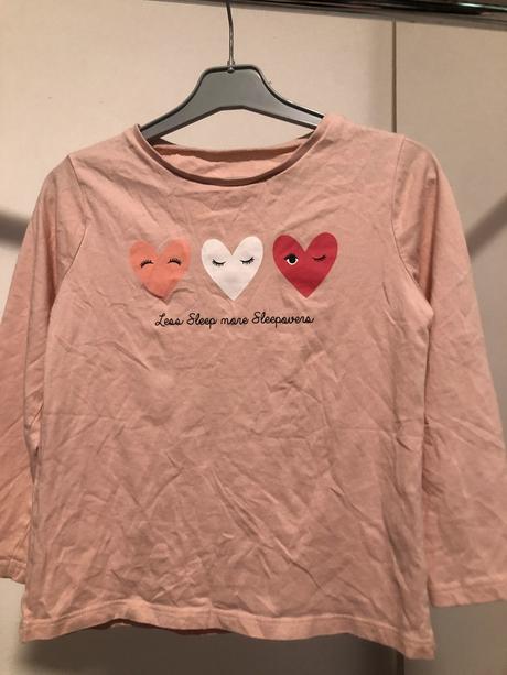 Starorůžové triko se srdíčky, 110