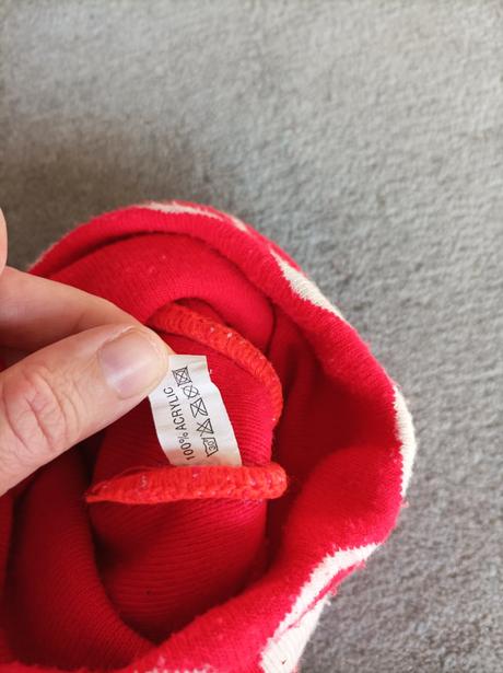 Zimní čepice s kolečky, 80