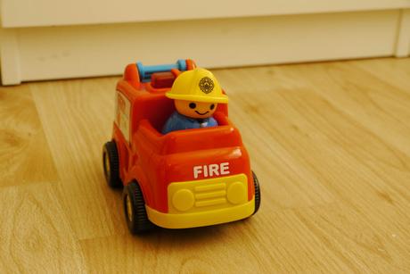 1.auticko hasici vydava zvuky,