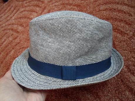 Modrý klobouk, c&a,128