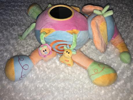 Slon s aktivitami nattou, 