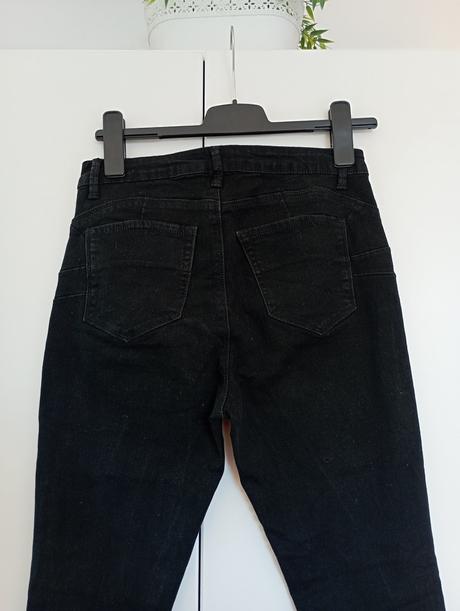 Push up černé džíny s dírami na kolenou, gate,40