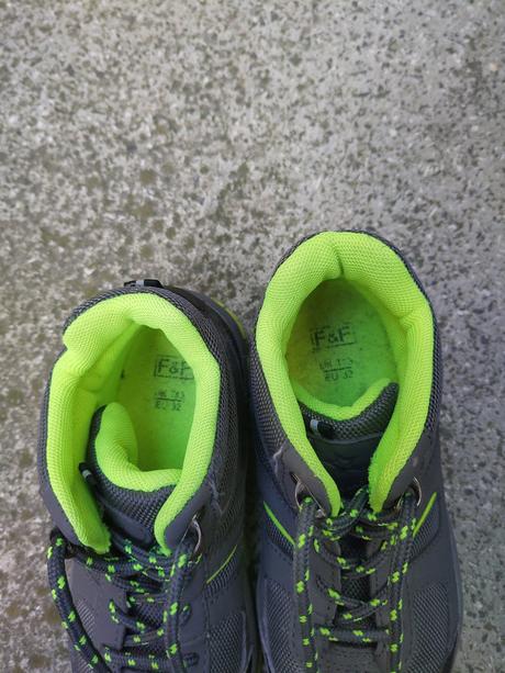 Turistické / trekové / outdoor kotníčkové boty 32, 32