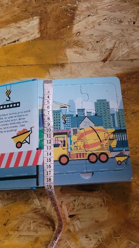 3x kniha (puzzle, vkládání puntíků),