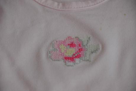 Ruzove tricko s vysivkou ruzicky 56- 62, 56