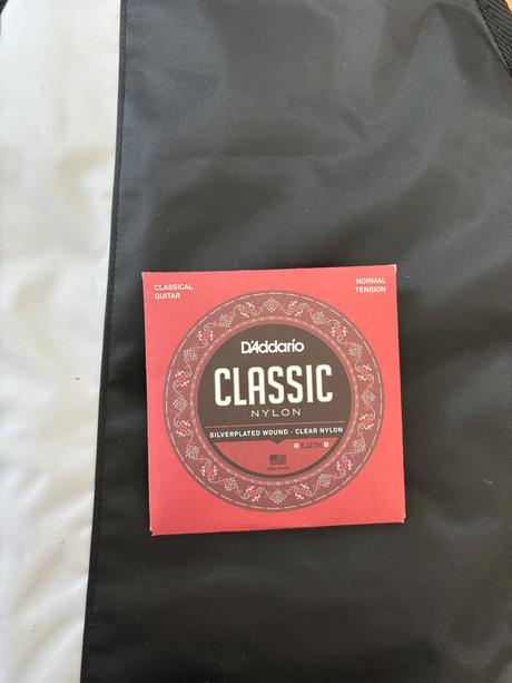 Kytara 4/4 valencia304 s pouzdrem a náhr. strunami,