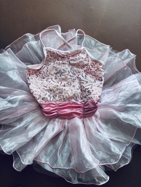 An22/ dres baletní - v.cca 4/5 let, 110