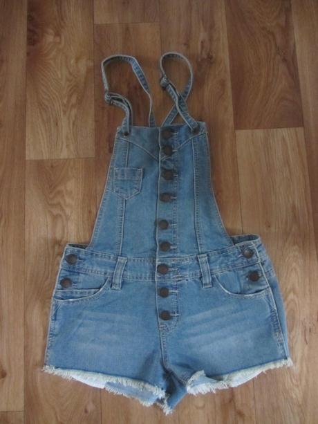 Džínové kraťasy, 36
