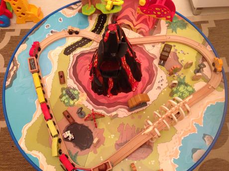 Kidkraft vláčkodráha se stolem - dinosauři, 