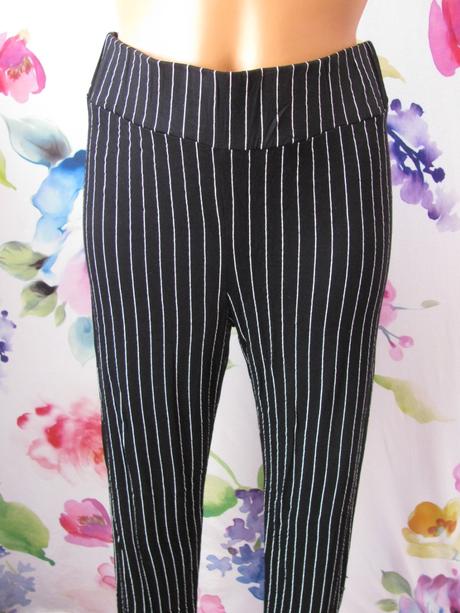 Černé elastické kalhoty s bílými pruhy, 40