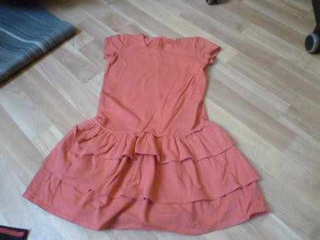 Elastické šaty vel. 6-8, 122